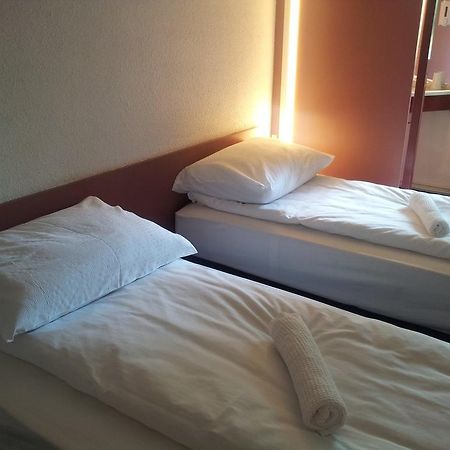 Drive Inn Hotel โตโรกบาลินท์ ภายนอก รูปภาพ