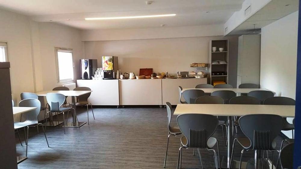 Drive Inn Hotel โตโรกบาลินท์ ภายนอก รูปภาพ