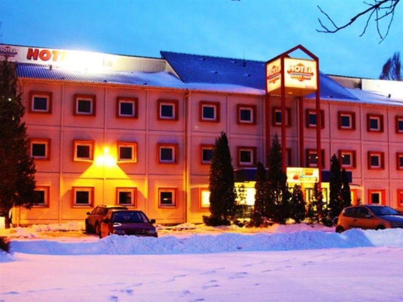 Drive Inn Hotel โตโรกบาลินท์ ภายนอก รูปภาพ