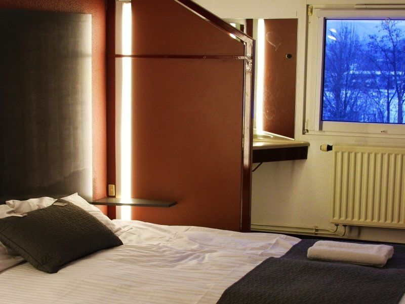 Drive Inn Hotel โตโรกบาลินท์ ภายนอก รูปภาพ