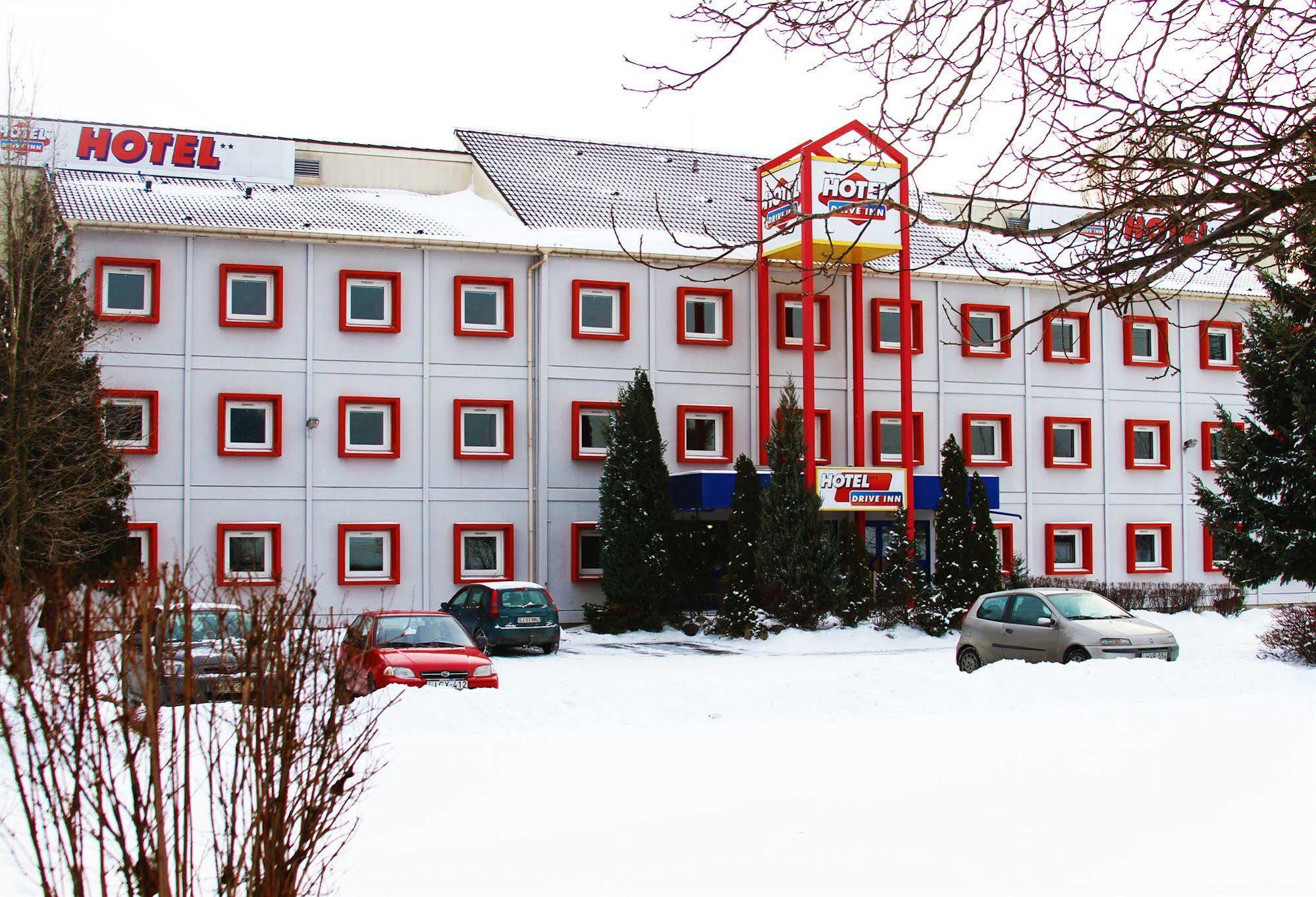 Drive Inn Hotel โตโรกบาลินท์ ภายนอก รูปภาพ